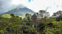 der ARENAL  ist der aktivste und zugleich jüngste Vulkan Costa Ricas – Höhe 1670 m